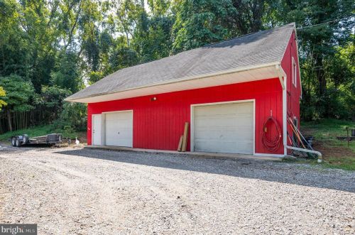 365 Big Oak Dr, Shepherdstown WV 25443-4598 exterior