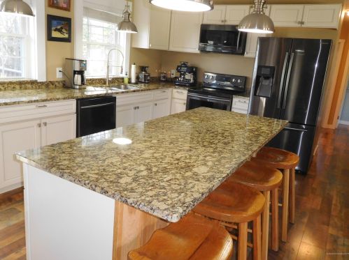 4 Sheffield Ave, Lewiston, ME 04240-1611