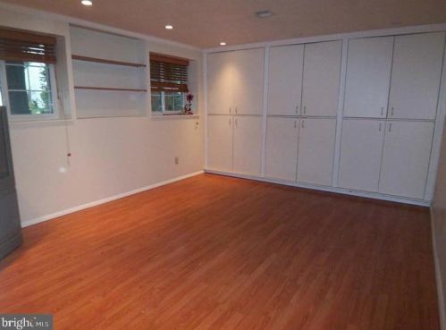 8490 Rippled Creek Ct, Springfield VA  22153-3802 exterior