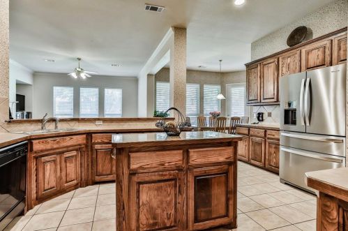 8020 Ocean Dr, Fort Worth TX  76123-1895 exterior