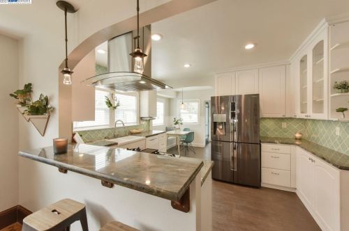 220 Stoakes Ave, San Leandro CA 94577-1734 exterior