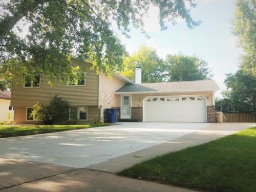 2508 Spruce Ln, Moorhead, MN 56560-3252