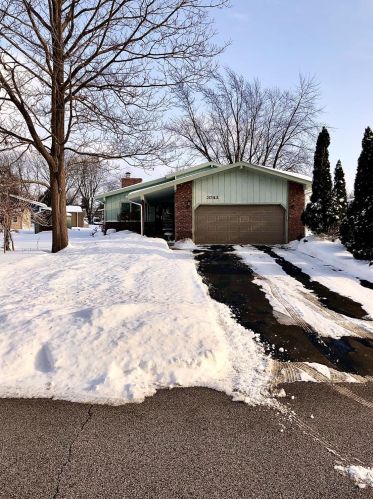 3743 Cherry Hill Dr, Crown Point, IN 46307-8937
