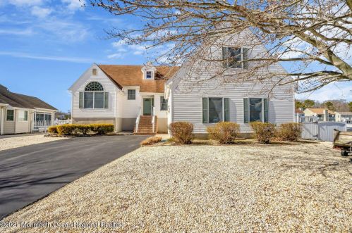 28 Elm St, Berkeley Township, NJ 08721-1891
