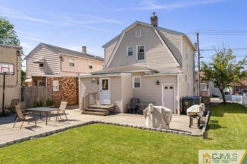 18 May St, Perth Amboy, NJ 08861-2273