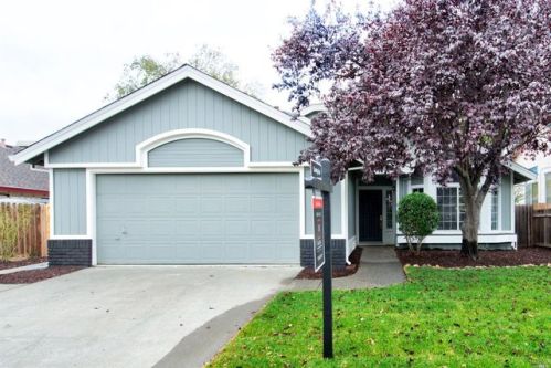 850 Oak Brook Dr, Vacaville, CA 95687-7403