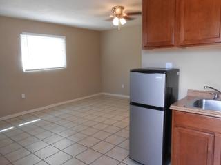 5906 Aspen Ave, Albuquerque NM  87110-5218 exterior