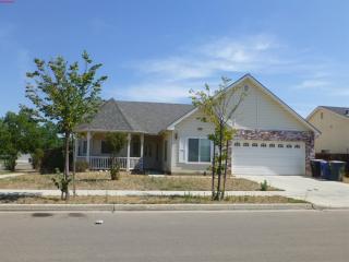 302 Shoemake Ave, Navelencia, CA 93654-7021