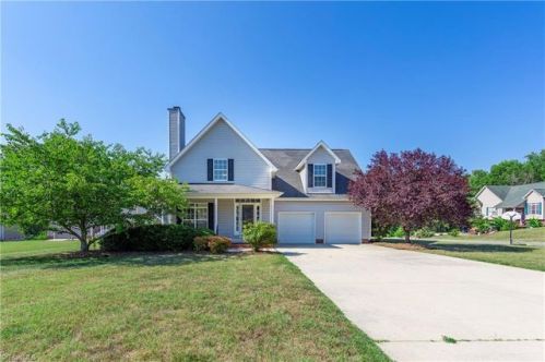 902 Wall St, High Point, NC 27263-2867