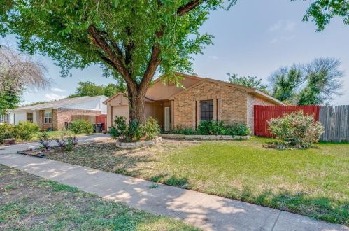 7729 Xavier Dr, Fort Worth, TX 76133-7634