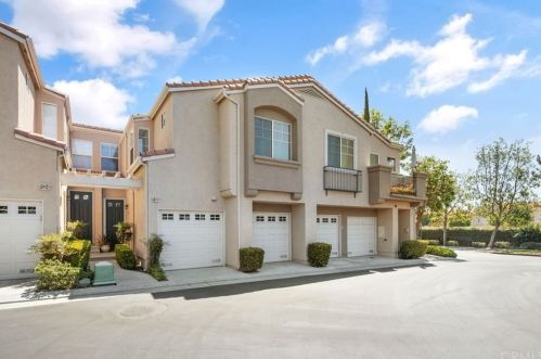 118 Sweet Ln, Placentia, CA 92870-7498