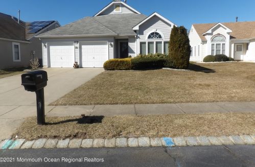 8 Arthur Ct, Jackson Twp, NJ 08527-3978