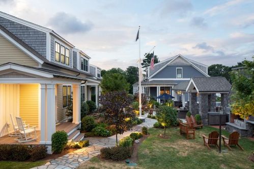 15 Castle St, Warwick, RI 02818-3707