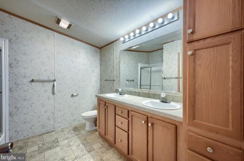 104 Dovefield Dr, Lancaster PA  exterior