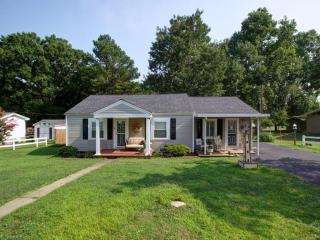 1208 Norman Dr, Eden, NC 27288-5942