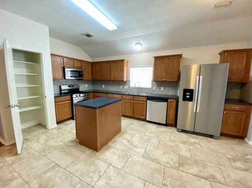 5023 Willow Point Dr, Conroe TX  77303-3078 exterior