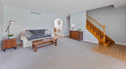 909 Highland Ln, Glenview, IL 60025-3916