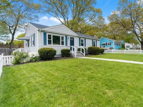 79 Pettis Dr, Warwick, RI 02889-8815