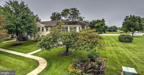 209 Valleybrook Dr, Lancaster PA  17601-4623 exterior