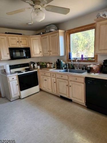 14 Bassett Ln, Dover, NJ 07803-3102