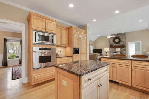 212 Plumb Brook Rd, Woodbury, CT 06798-2138