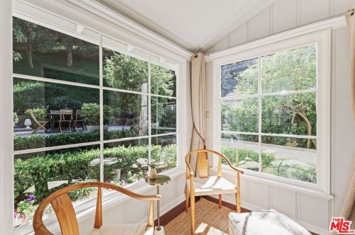 2480 Chevy Chase Dr, Glendale CA  91206-1845 exterior