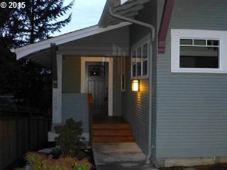 2293 Birch Ln, Eugene, OR 97403-2182