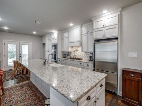 2725 6 Ave, Fort Worth TX  76110-3010 exterior