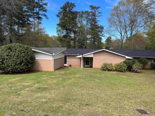 308 Poplar St, Barnesville, GA 30204-1930