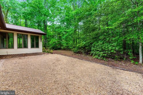 26497 Sunnyside Rd, Unionville, VA 22567-3327