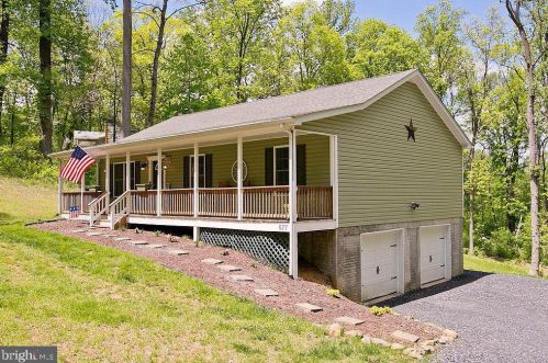 677 Northern Spy Dr, Linden, VA 22642-6143