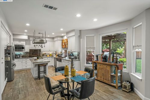 5170 Persimmon Dr, Pleasanton, CA 94568-7658