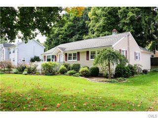 321 Alma Dr, Fairfield, CT 06824-2923