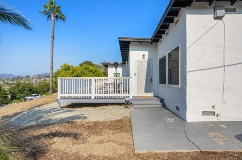 835 Phillips St, Vista CA  92083-7108 exterior