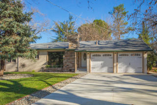 5355 Elm Ln, Redding, CA 96001-4611