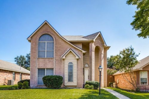 621 Lake Bluff Dr, Lewisville, TX 75028-7217