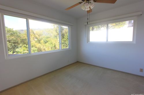 3086 Kaohinani Dr, Honolulu HI  96817-1040 exterior