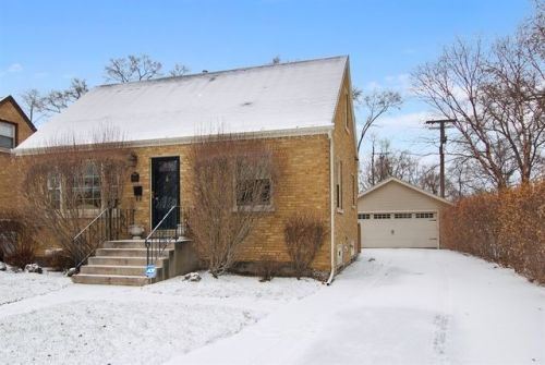 8824 Burlington Ave, Brookfield, IL 60513-2105
