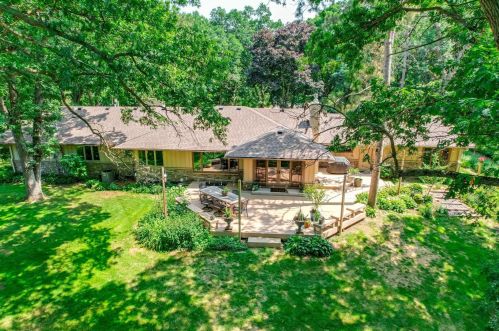 10455 Hadley Cir, Saint Paul, MN 55110-1207