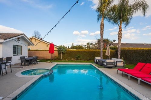462 Mariposa St, Upland, CA 91784-2078