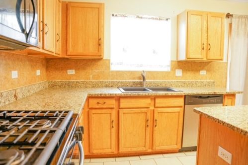 379 Palmer Dr, Lemont IL  60490-2039 exterior