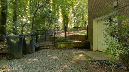 3166 Custer Lake Dr, Marietta, GA 30064-1124