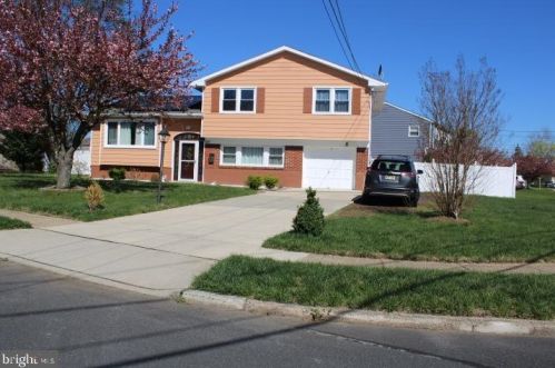 437 Arthur Dr, Beverly, NJ 08010-2105