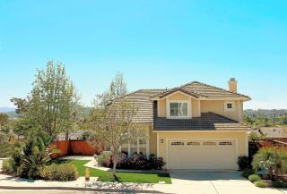 2093 Erins Pl, Escondido, CA 92027-1171