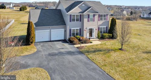 67 Tinning Ct, Hedgesville WV 25427-7367 exterior