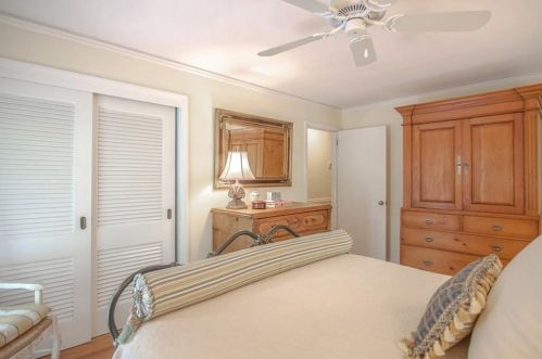 100 Finchley Ct, Atlanta GA  30328-2034 exterior