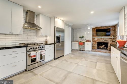 15009 Snowden Dr, Silver Spring MD 20905-5663 exterior