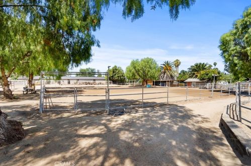 2150 Gratton St, Riverside CA  92504-5201 exterior