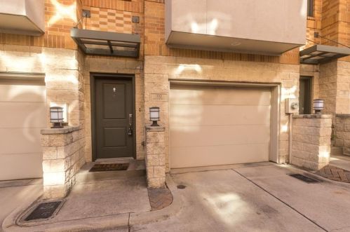 732 Skyline Bluff Ct, Fort Worth, TX 76102-2387