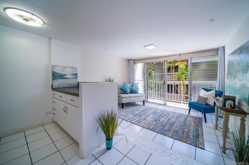 1715 Fern St, Honolulu, HI 96826-3612
